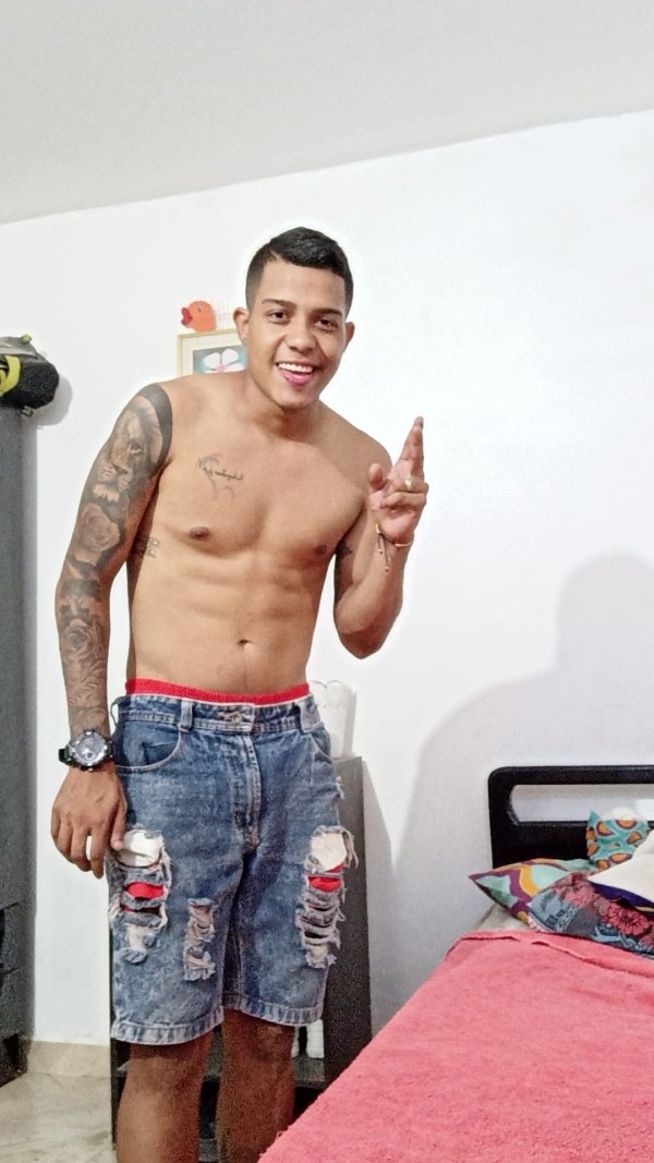 Soy activo dominante..En tu vida un macho?? activo 24