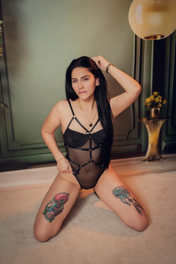 LILI · 30 · ECUATORIANA — femenina, cercana y muy atractiva