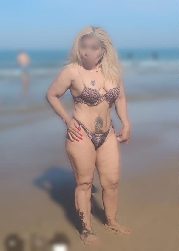 HERMOSA MADURA TATUADA !!