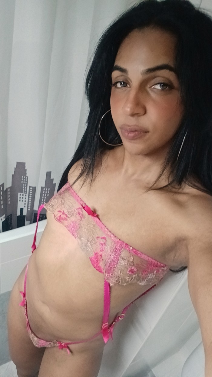Linda Paisa Cañera