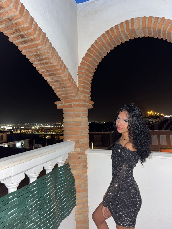 ME LLAMO SALOME SOY MUY ENCANTADORA Y FIESTERA