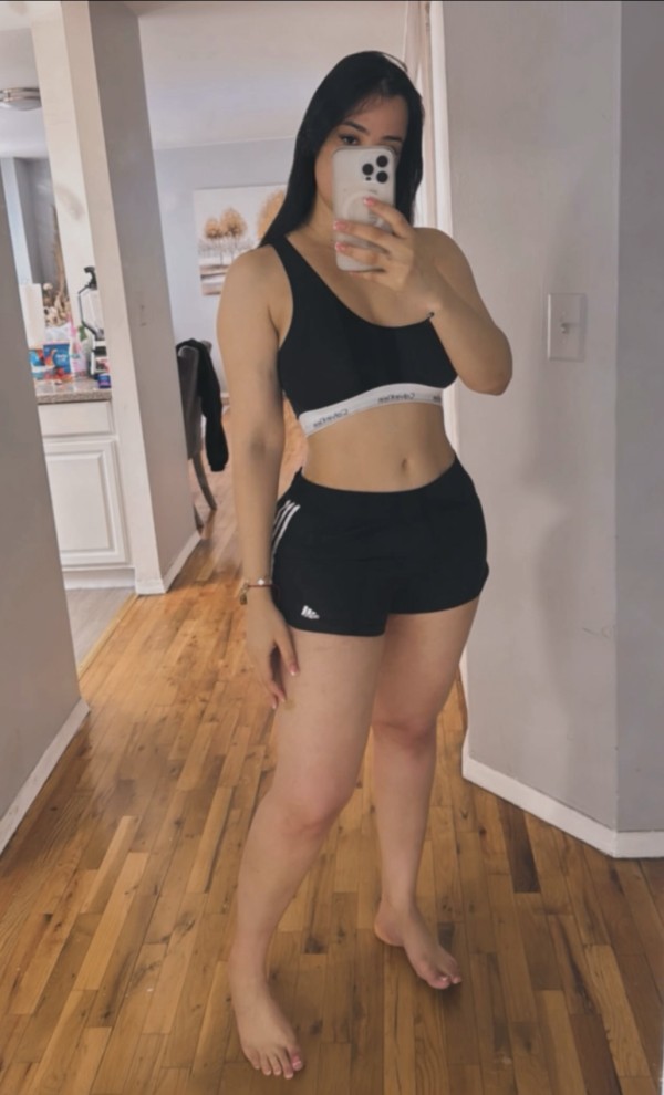 JOVEN EXÓTICA CON MENTE ABIERTA