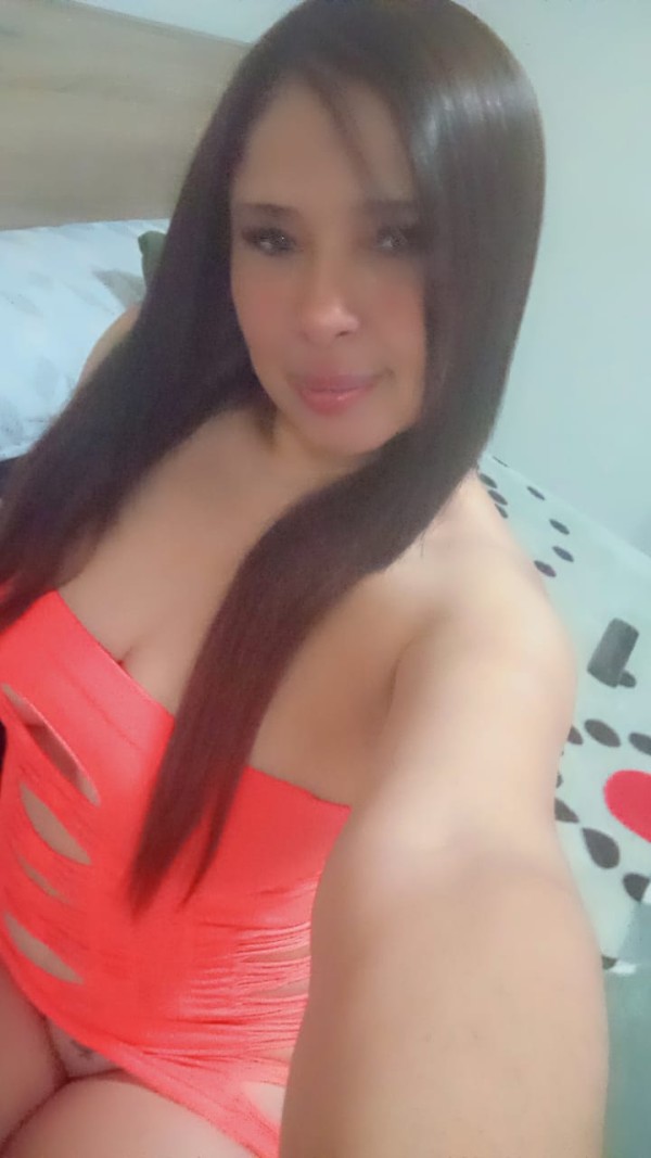 Mi cuerpo está hecho para complacerte.