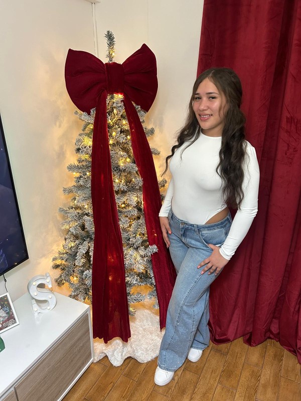 VICTORIA  TÚ DIOSA… DELICIOSA,,, TREMENDA Y JUGUETONA