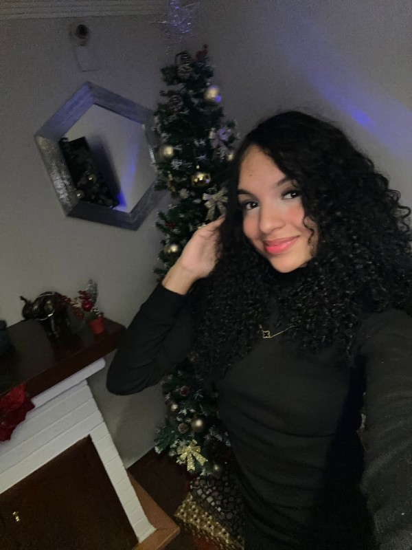 SALOME   TRAVIESA, INQUIETA Y FIESTERA DE PASO POR VALENCIA