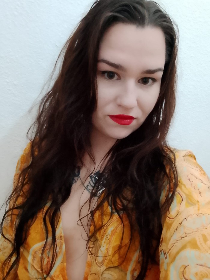 Rusa muy cachonda con ganas de sexo