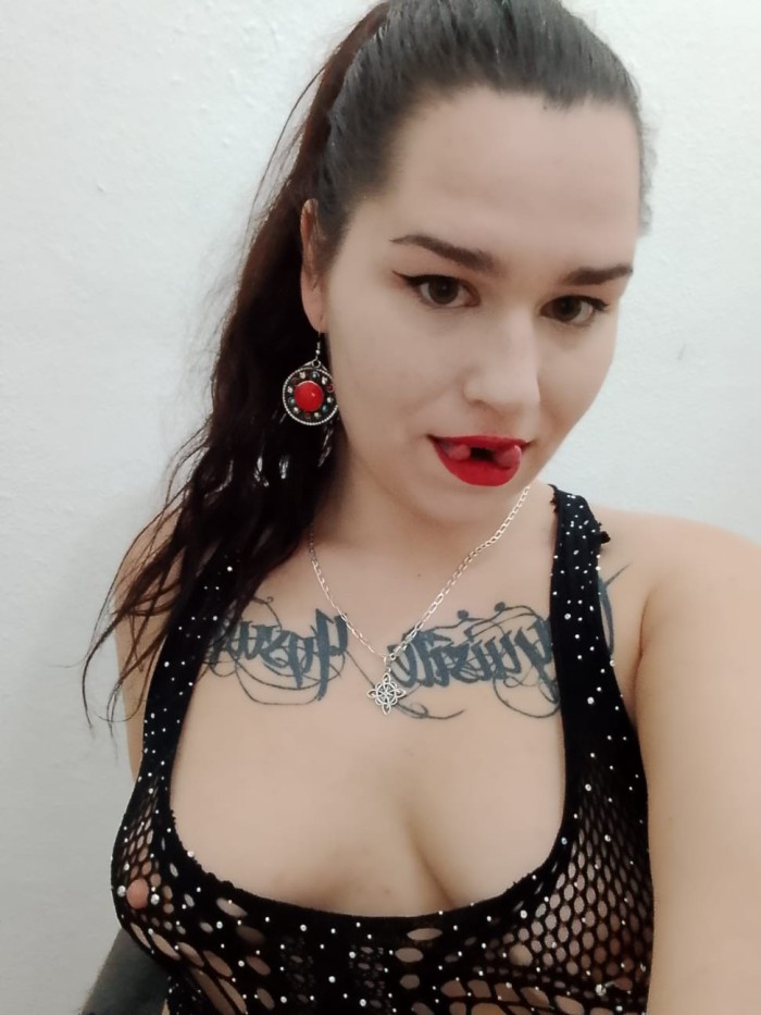 Rusa muy cachonda con ganas de sexo