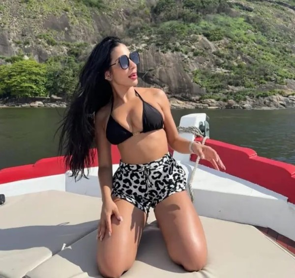 Fiestera y viciosa me encanta los besos