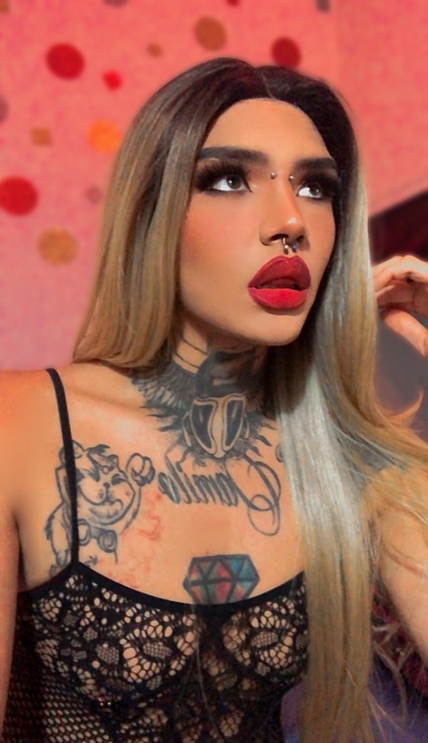 SoFi la princesita de las fiestas y la mejor garganta profunda de la zona