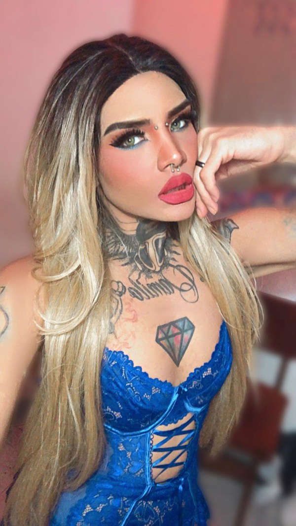 SoFi la princesita de las fiestas y la mejor garganta profunda de la zona