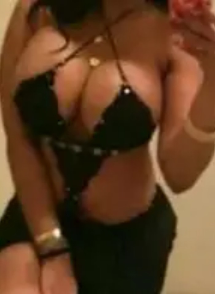 CORRETE EN MIS GRANDES PECHOS/LATINA FOGOSA