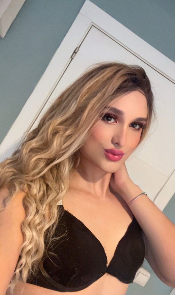 BELLA CHICA TRANS, EN VALENCIA, MUY VERSATIL