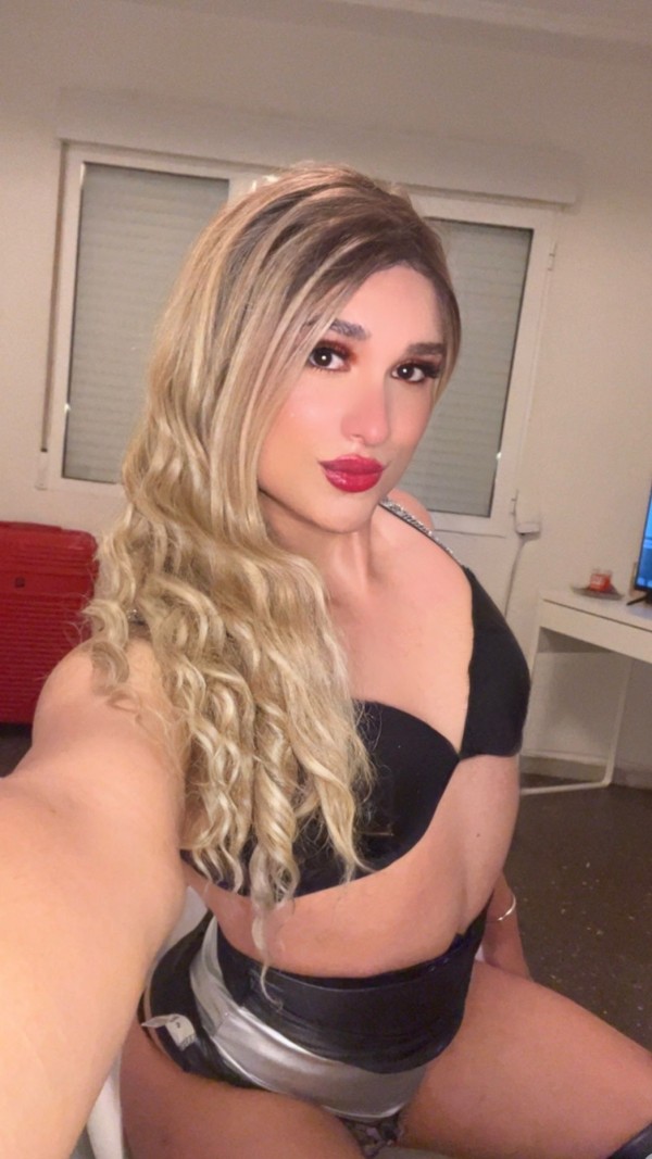 BELLA CHICA TRANS, EN VALENCIA, MUY VERSATIL