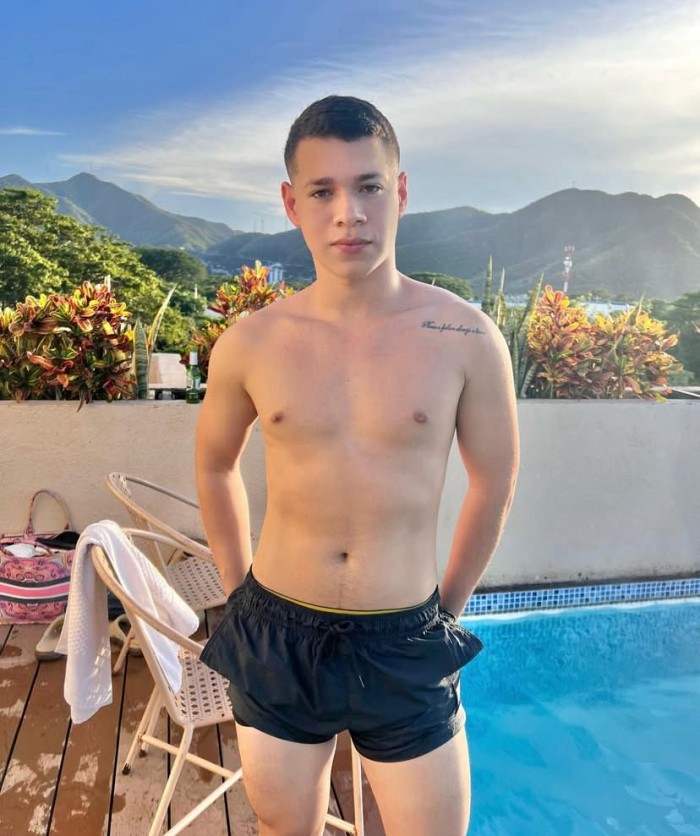 CHICO LATINO GUARRO XL CAÑERO RECIÉN LLEGADO