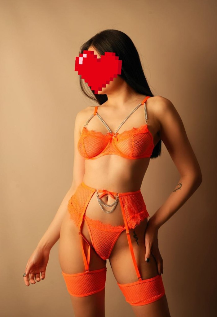 NOVEDAD A GERONA CAROLINA MUY SEXY PARTICULAR