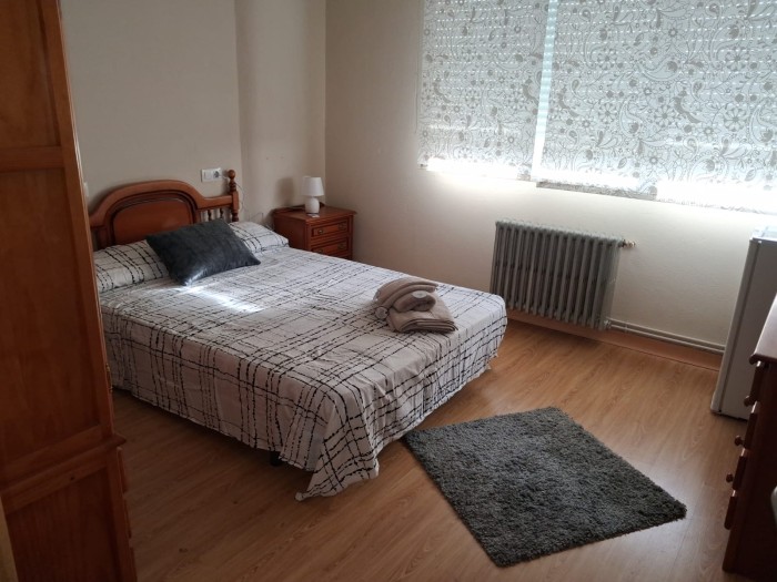 SE ALQUILAN HABITACIONES CON TODOS LOS SERVICIOS