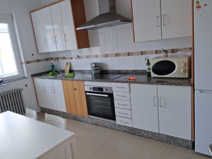 SE ALQUILAN HABITACIONES CON TODOS LOS SERVICIOS