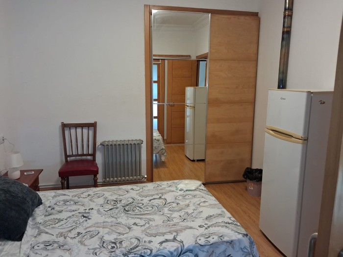 SE ALQUILAN HABITACIONES CON TODOS LOS SERVICIOS