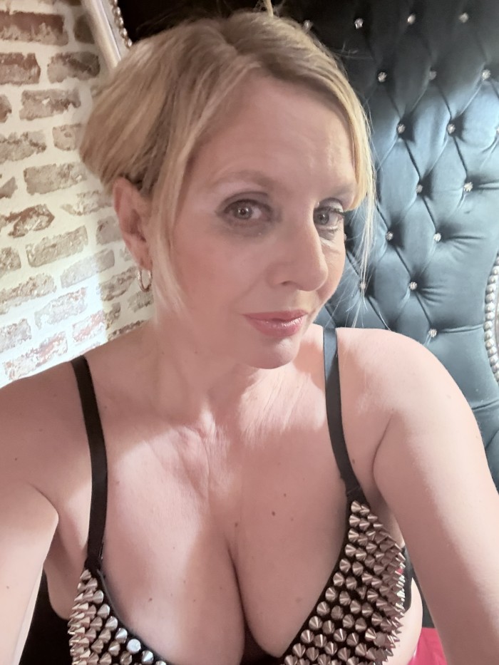 MISTRESS CRUEL Y ESTRICTA PRESENCIAL Y ONLINE