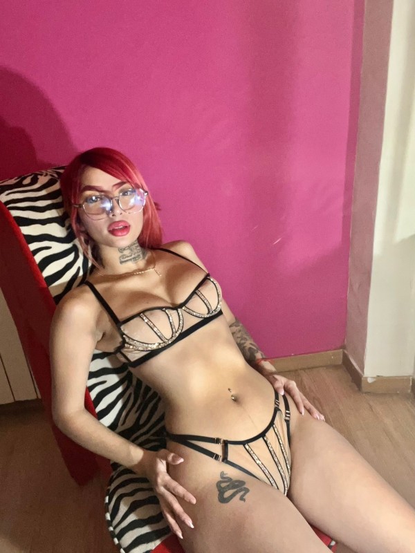 ISABEL PELIROJA estudiante colombiana delgada en Zaragoza soy novedad
