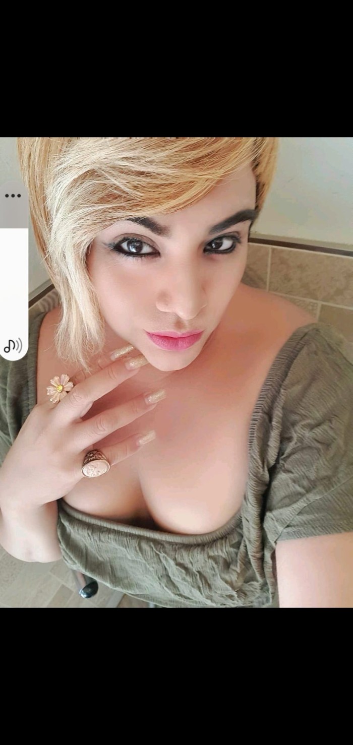 Alina Latina rellenita y fiestera