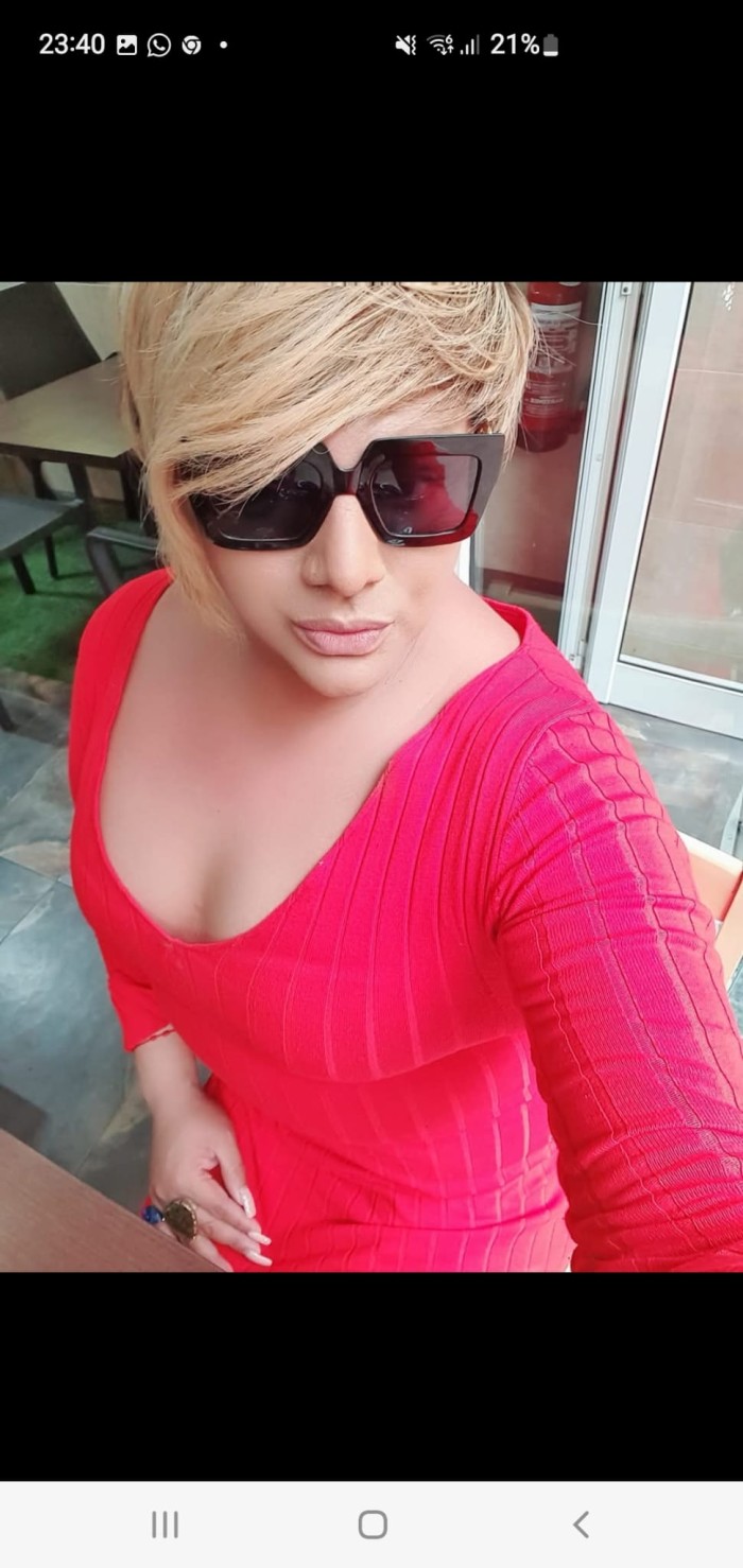 Alina Latina rellenita y fiestera