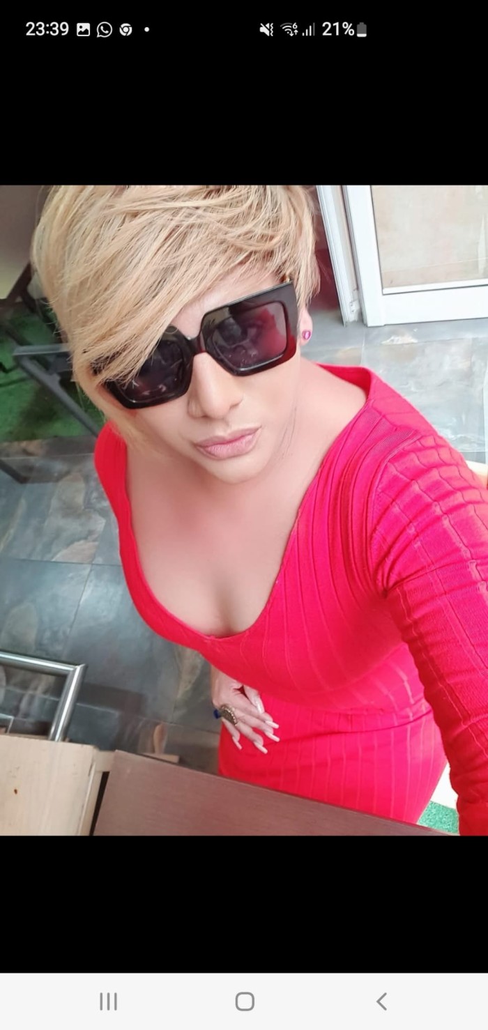 Alina Latina rellenita y fiestera