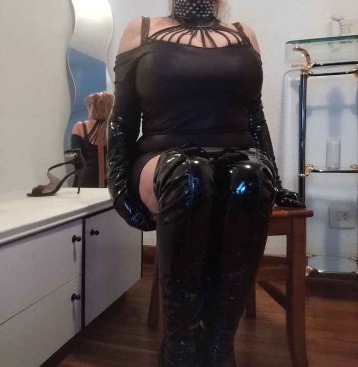 Domina profesional del Sado