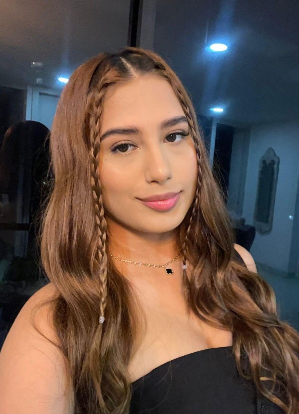 Juliet hermosa rubia recién llegada