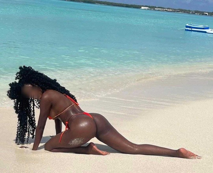 Lola Morena latina cachonda con ganas de pasarlo b