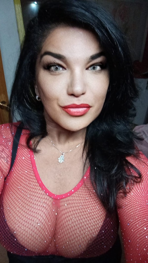 Mónica novedad Los Urrutias 8 fiestera