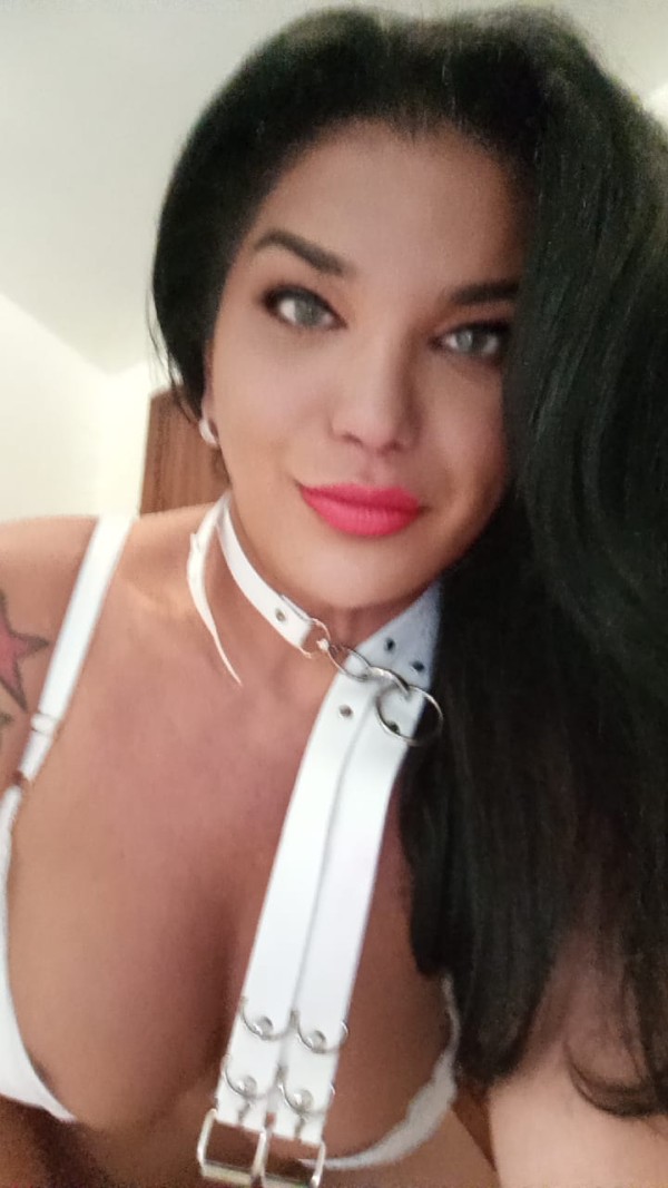 Mónica novedad Los Urrutias 8 fiestera