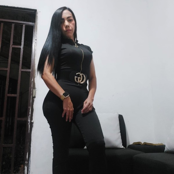 Mi amor hago salidas trabajo en mi piso soy independiente y muy completita