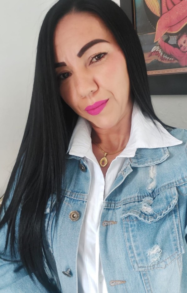 Mi amor hago salidas trabajo en mi piso soy independiente y muy completita
