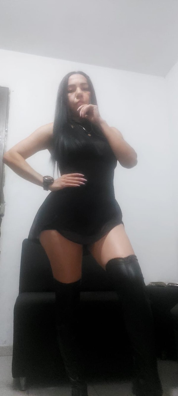 Mi amor hago salidas trabajo en mi piso soy independiente y muy completita