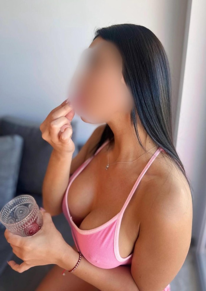 BELLISIMA FIESTERA PAREJA SALIDAS HOTELES DOMICILI