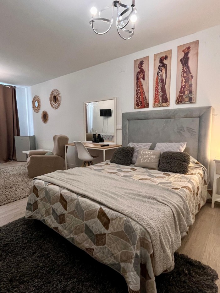 Habitación para chica joven en Puerto Banús