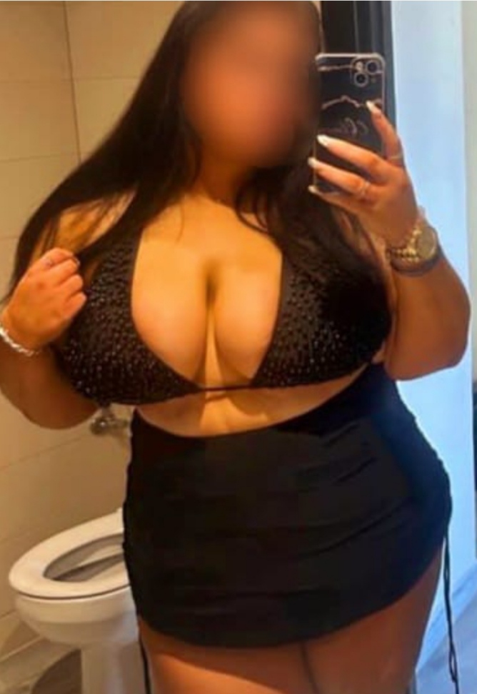 SEXY RELLENITA TETONA CULONA CON GANAS DE SEXO..VIGO