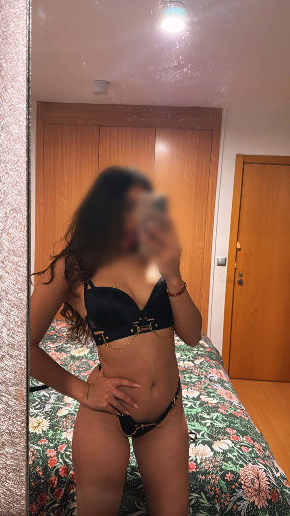 ATRACTIVA REALMENTE FIESTERA MUY PERRA EN LA CAMA