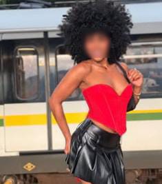 Naomy trigueña y coqueta chica disponible en salou