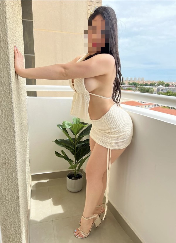 Morena, cachonda con ganas de leche 24hrs