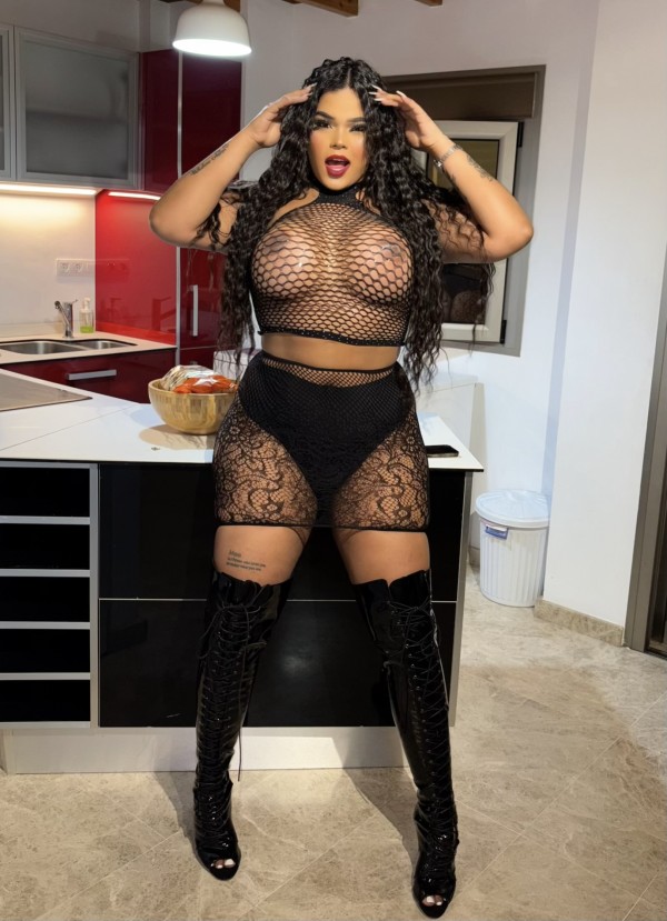 VOLUPTUOSA Y POLLONA, TRANS DE LUJO Y COMPLACIENTE