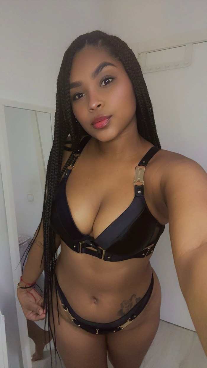 COLOMBIANA CARIÑOSA Y CERCANA
