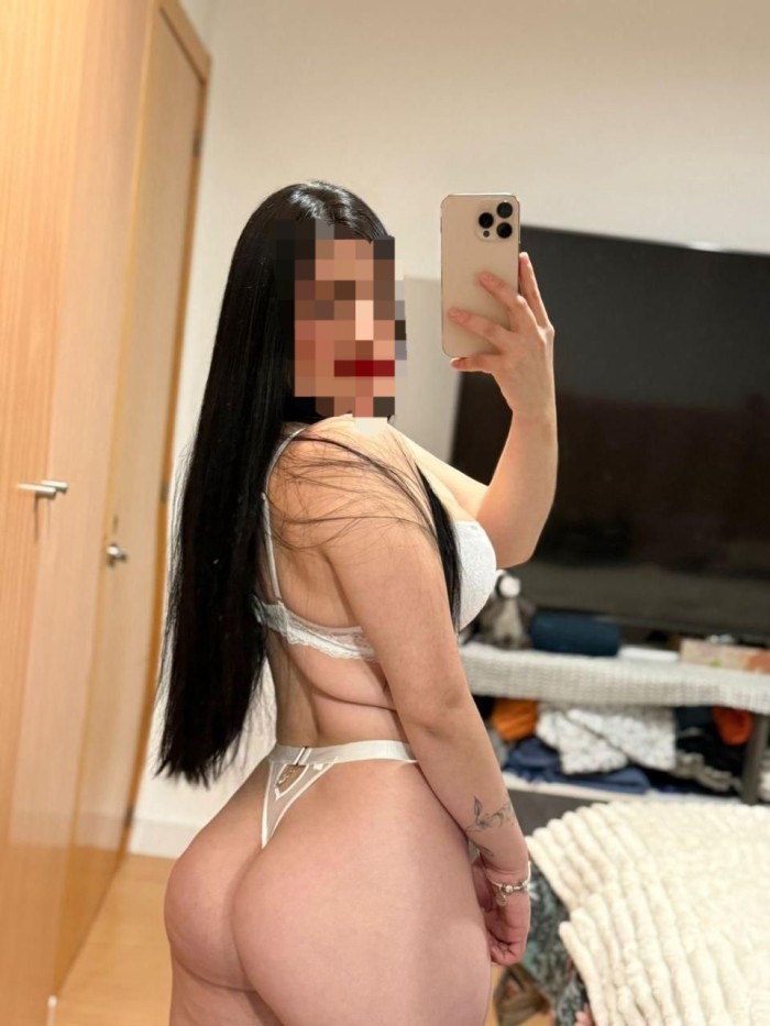 NIÑATA JOVENCITA DISPUESTA A SASTIFACERTE