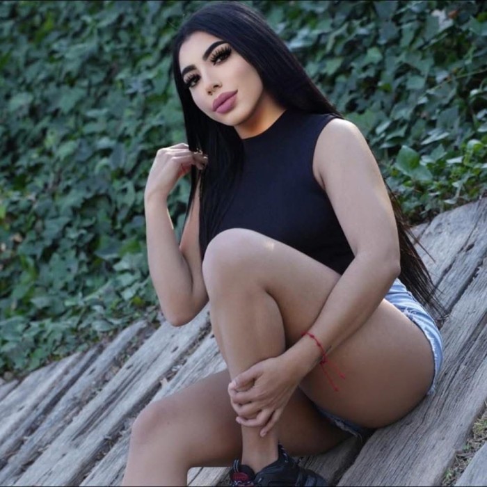 ARDIENTE JOVENCITA COLOMBIANA EN ALICANTE