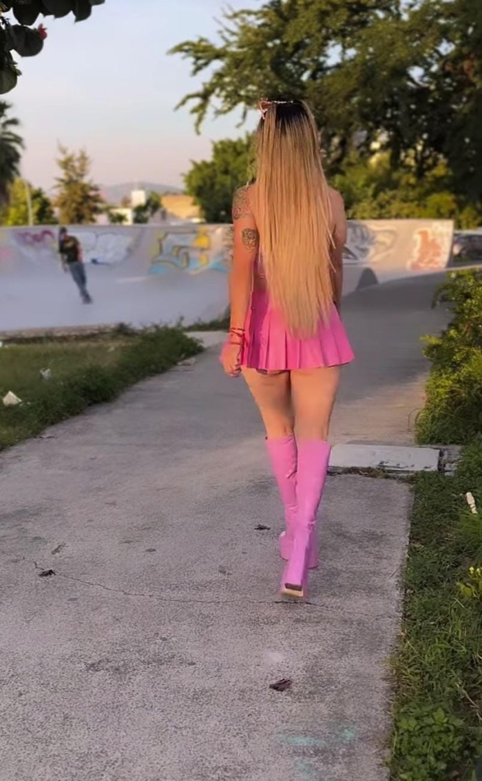 Shermy chica trans rubia muy dotada y folladora