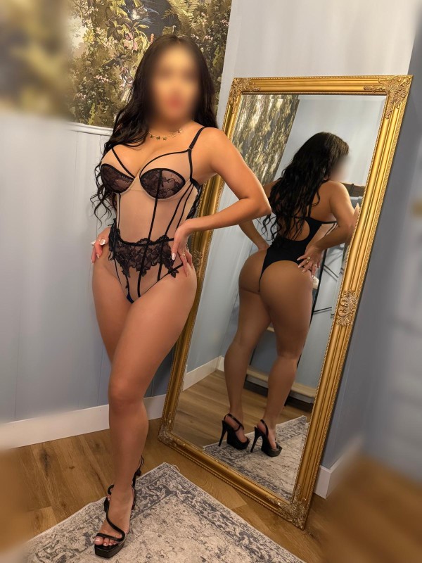 Nueva en Fuengirola, Fiestera. Ricas tetas. Muy guapa