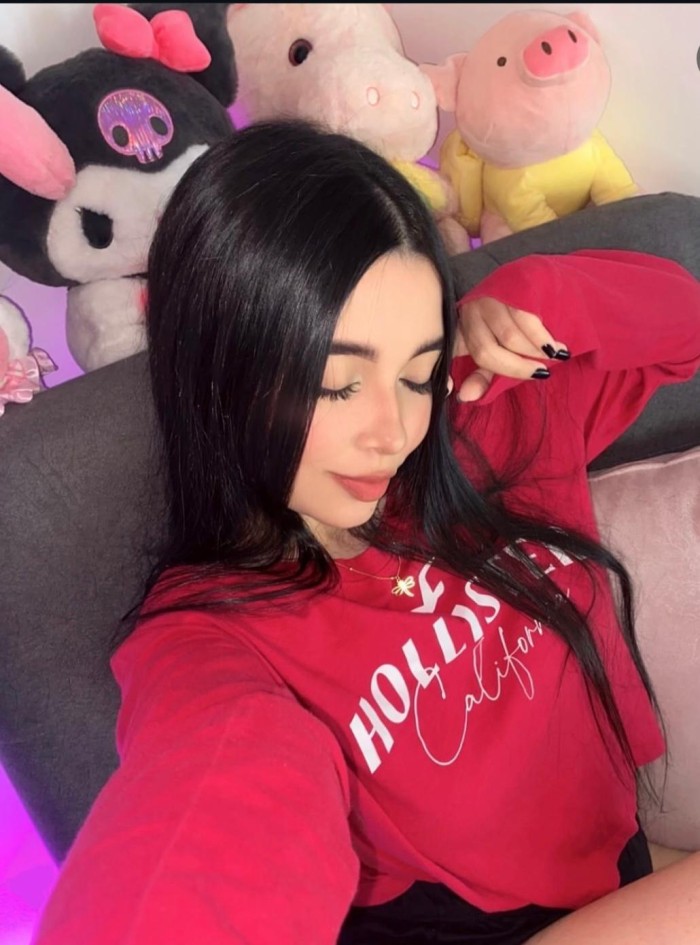 CARIÑOSA Y JUGUETONA nicol