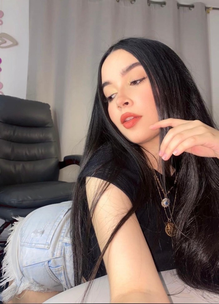 CARIÑOSA Y JUGUETONA nicol