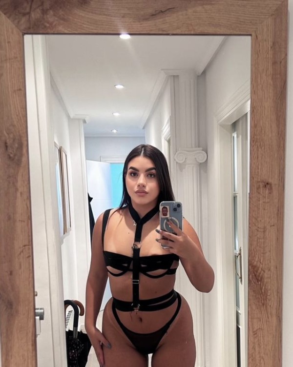 HANNA BRASILEÑA MUY FETICHISTA EN LA INTIMIDAD